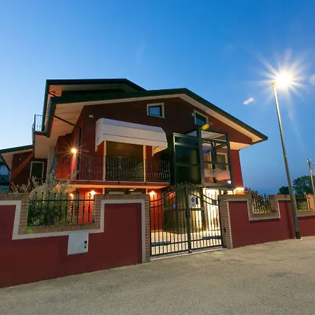 Dolce Laguna Guest House 4*
